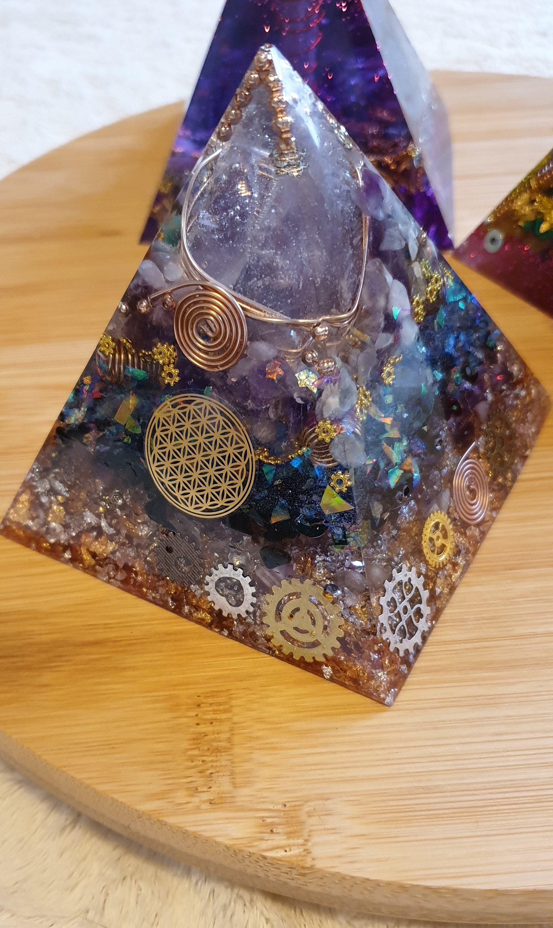 Pyramide Orgonite Moyenne