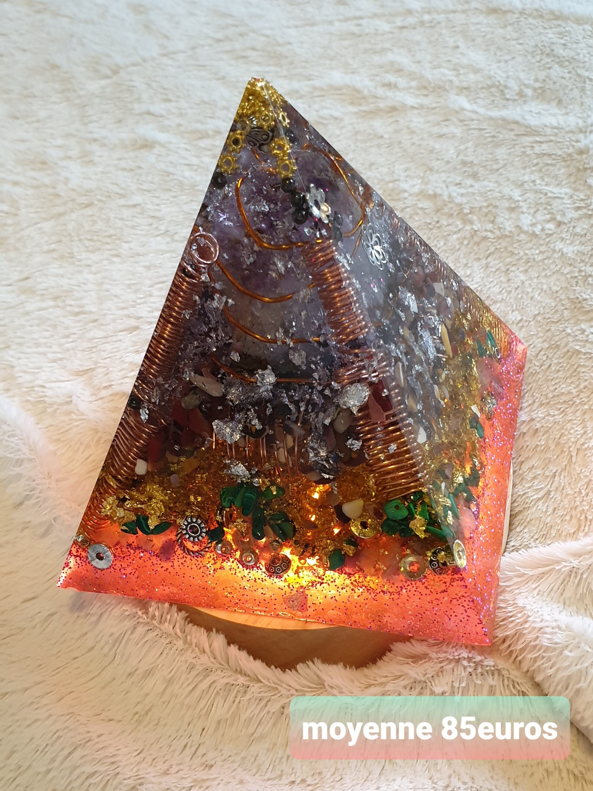 Pyramide Orgonite Moyenne