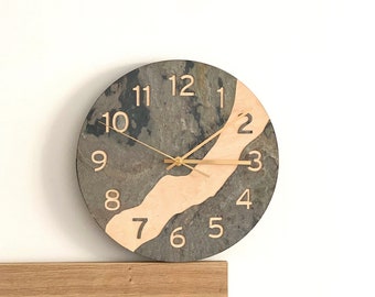 Rustikale Steinwanduhr, schöne Wohndekoration, Uhren für Wand, Uhrengesicht. Wanduhr modern, Stein und Holz Mix