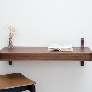 Escritorio flotante de pared – Estación de trabajo de madera contrachapada de abedul báltico (almacenamiento oculto)