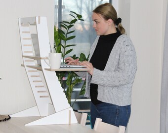 Le convertisseur de bureau debout en bois polyvalent, bureau assis debout.