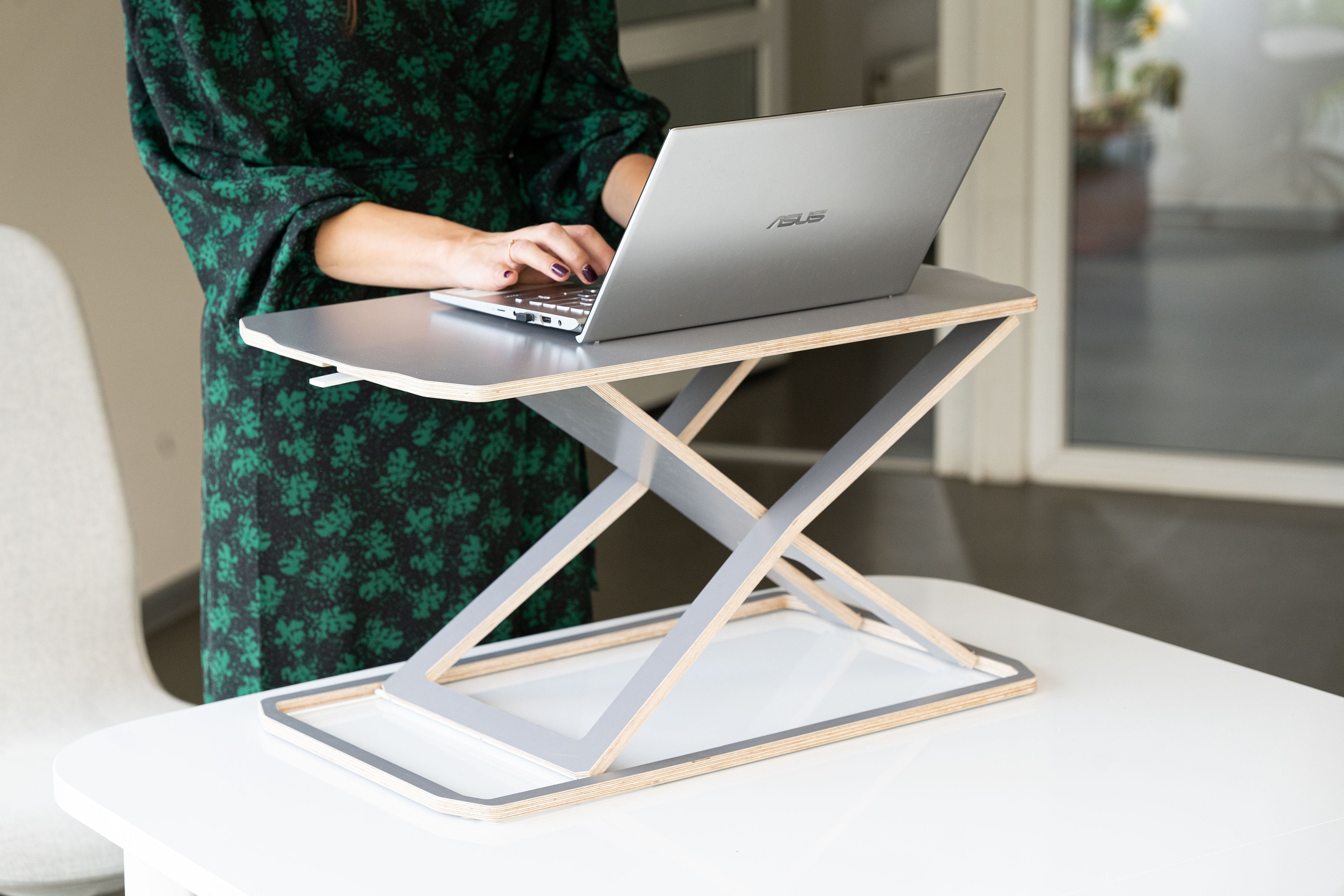 Cora desk converter outlet