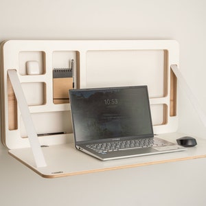 minimalist desk