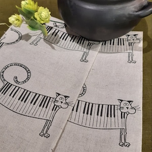 Linen tea towels set with printed piano cat,lovely Mothers Day gift,2 linen kitchen towels set for cat lovers,ECO friendly dish towels set.