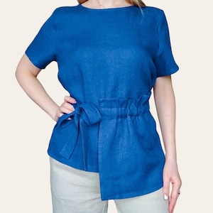 Linnen blouse met korte mouw, unieke linnen top, zomershirt aan de zijkant, linnen kleding voor dames, blauwe linnen top