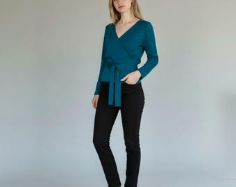 Elegant omlottblus, åtsittande omlotttopp, lätt långärmad blus med knytning i midjan