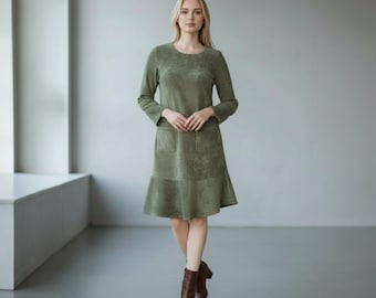 Grünes Cord Kleid, Leichtes Nadelkord Kleid, Abgestufter Saum Langarm Herbst Stil, Elegantes Herbstkleid