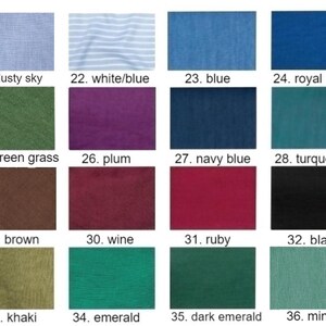 K&ouml;nnte beinhalten: Eine Farbkarte mit Stoffmustern, die 16 verschiedene Farben zeigt, darunter staubiges Himmelblau, Wei&szlig;/Blau, Blau, K&ouml;nigsblau, Grasgr&uuml;n, Pflaume, Marineblau, T&uuml;rkis, Braun, Wein, Rubin, Schwarz, Khaki, Smaragd, Dunkelgr&uuml;n und Minze.