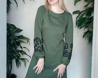 Sweatshirt-Kleid mit bestickten Ärmeln, elegantes Herbst-Winter-Pulloverkleid, süßes warmes Midi-Baumwollkleid, stilvolles Pulloverkleid für Anlässe