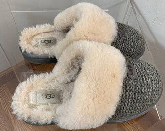 kids size 4 ugg slippers
