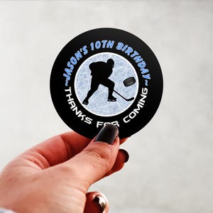 Physisches Produkt-Personalisierte Eishockey-Geburtstags-Etiketten-Aufkleber Glänzendes kundenspezifisches Gastgeschenke Liefert rundes Design