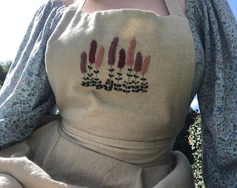 Hand embroidered apron with lupin/foxglove/wildflower cottagecore aesthetic - Recycled linen-weave cotton - Sustainable, Washable gifts