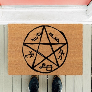 Devil's Trap Coir Doormat: Supernatural Gothic Pentagram