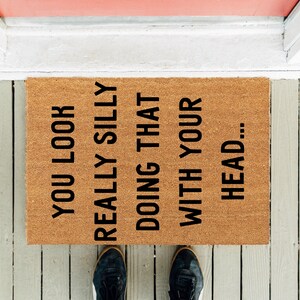 Funny Welcome Doormat: &#39;You Look Really Silly Doing That With Your Head&#39;