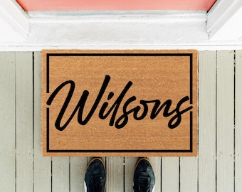 パーソナライズされた姓の玄関マット：天然コイヤー、UVインクプリント