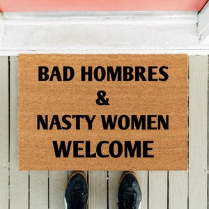 Bad Hombres & böse Frauen | Willkommen Matte | Einweihungsparty Fußmatte | Lustige Fußmatte | Lustige Fußmatte | Vorderseite Teppich | Knebel Geschenk | Neues Zuhause Geschenk