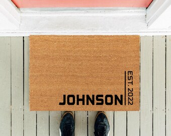 パーソナライズされた姓の玄関マット：天然コイヤー、UVインクプリント