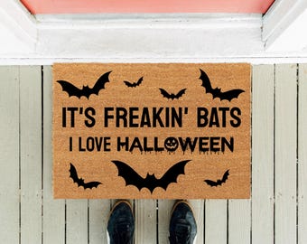 Rolig Halloween-dörrmatta: Det är jäkla fladdermöss, höstdekor