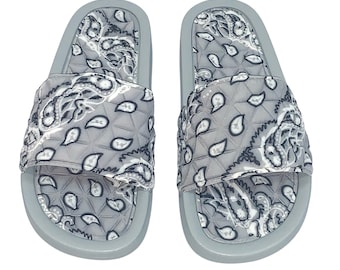 Women&#39;s Bandana Slides / Super Comfy / Paisley Slippers / Bandana Sandals / Paisley Sandals / Paisley Slides / Bandana / 8 Color Options
