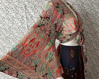 Boho 70er Jahre Hippie Langes Glockenärmel Wickel Top, Festival Boho Feen Göttin, Wimisical Paisley Style, Fließende Lockere Gold Print Urlaubs Bluse