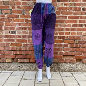 Unisex Patchwork Hippie Pants z ręcznie drukowanymi wzorami, Spodnie 100% bawełny, Moda na festiwal Boho, Letnie spodnie Boho, Wyprodukowano w Nepalu
