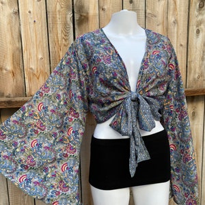 Boho Hippie Long Bell Sleeve Wrap Top met Front Tie, Kleurrijk Bloemenpatroon, Festival Boho Fairy Goddess, Earth Toned, Made in India