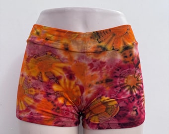 Tie Dye Micro Shorts, Bunt und lustig Booty Shorts, Festival Mode, Tave Booty Shorts, Pilates, Yoga, weich und dehnbar, Hippie, Boho