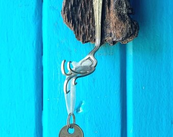 Forks sake! Old cutlery key hook on driftwood wall hanging.