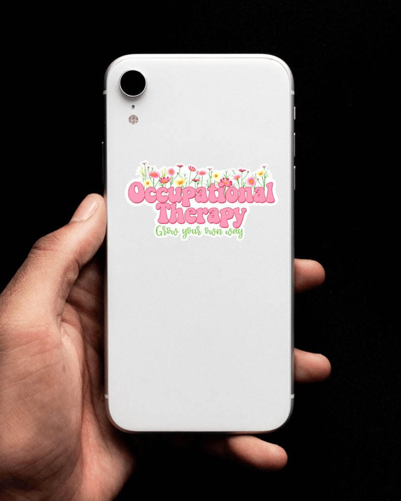 Pode incluir: Smartphone branco com um adesivo rosa e verde que diz "Occupational Therapy Grow your own way" com uma fileira de flores acima do texto.