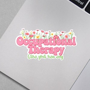 Pode incluir: Etiqueta rosa e verde com o texto "Occupational Therapy" em uma fonte retr&ocirc;, com uma borda de flores rosas e o texto "Grow your own way" abaixo.