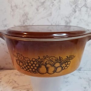 1970's PYREX Old Orchard Casserole with Lid 473  1 1/2 Pint