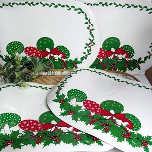 Merry Mushroom Christmas Holiday Placemats - Set of 4  - Amazing Condition.