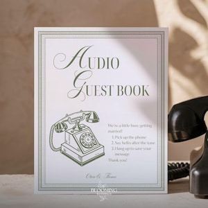 以下が含まれることがあります： 「Audio Guest Book」の文字と、緑色のヴィンテージ電話のイラストが描かれた白いサイン。サインには指示が書かれており、黒いロータリー電話の隣にあります。