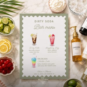 Könnte beinhalten: Eine rechteckige Dirty Soda-Barkarte mit gewelltem Rand, die Illustrationen von drei Getränken und deren Zutaten zeigt. Die Karte listet Dirty Coke, Raspberry Fizz und Skittles Soda auf, mit den Namen Olivia und Thomas und dem Datum 19. April 2020.