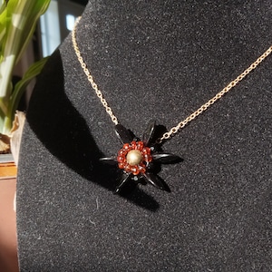 Hel&#39;s Anemone Necklace