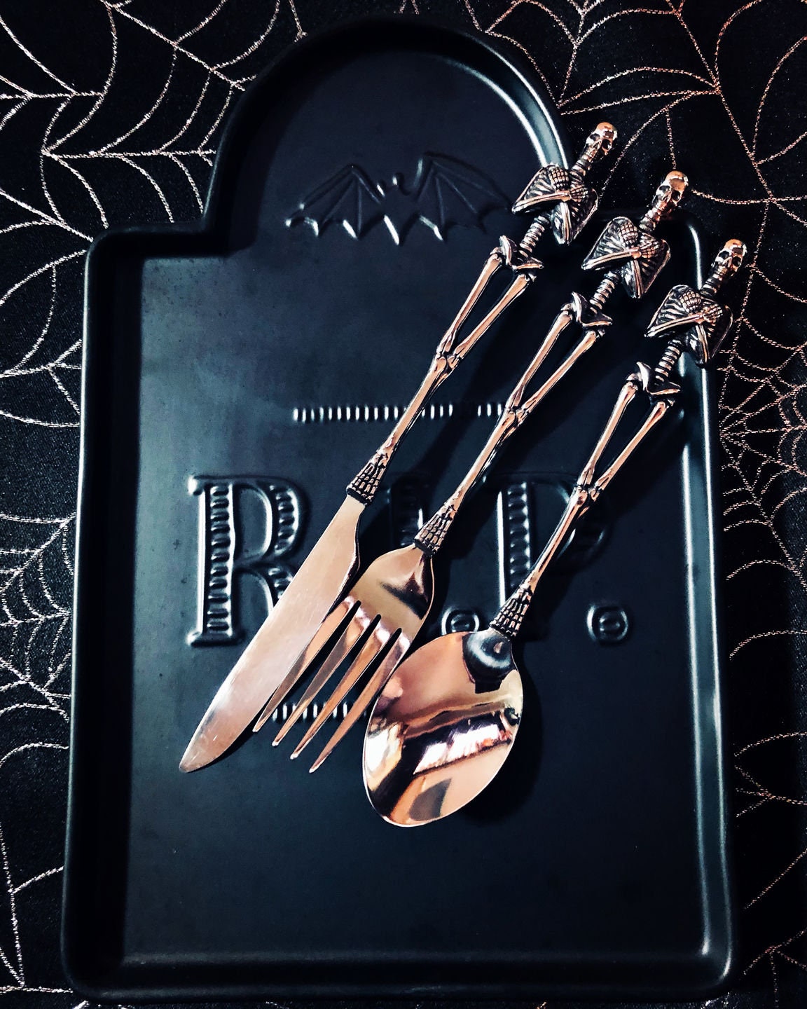OIULO Pattern Matte Silverware Set for 8,40-Piece Gothic Matte Black  Flatware set,Unique Pattern Design,Satin Finish Cutlery for 8,Halloween  Skull