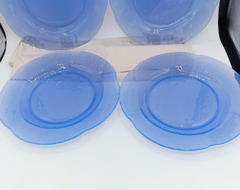 Set of 4 Rare Lavender Glass Dinner Plates - 10 inch Color Shift Periwinkle Blue Art Glass Seamless