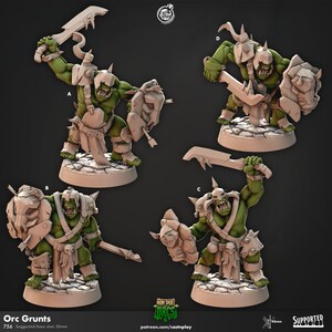 Könnte beinhalten: Vier 3D-gedruckte Orc-Grunt-Miniaturen, jede mit einer anderen Pose und Waffe. Die Figuren sind grün mit brauner und grauer Rüstung und Waffen. Die Figuren stehen auf runden Sockeln.
