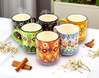 手作り磁器の花柄マグカップ：22Kゴールドアクセント、職人の陶器