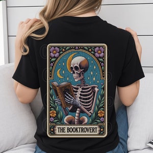 Tarot Card PNG The Booktrovert, Reading Skeleton Sublimation Design, Book Lover Reader Skull Tarot T-shirt Mug PNG File, Digital Download