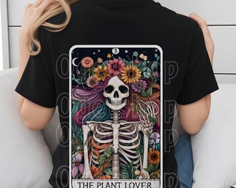 Carta del Tarot PNG El amante de las plantas, Diseño de sublimación de esqueleto, Planta divertida Lady Gardener Skull Tarot Camiseta Taza Archivo PNG, Descarga digital