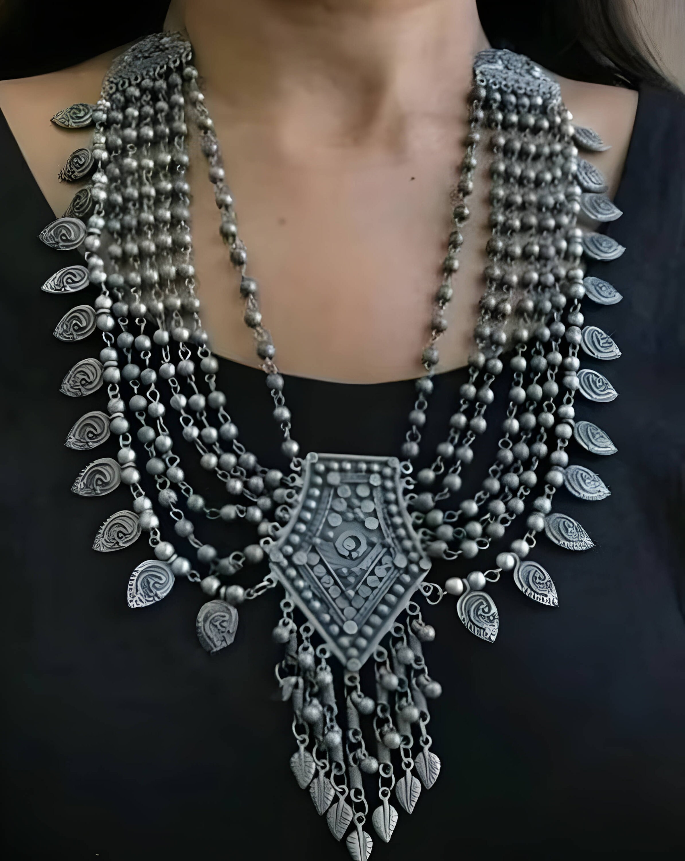 Long chain store black metal