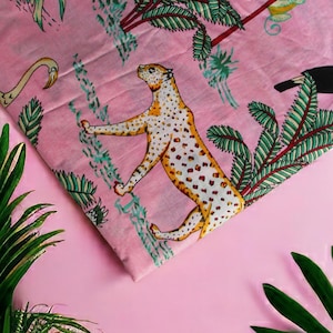 Tessuto con stampa tigre rosa, tessuto con pantera rosa, tessuto di cotone, tessuto indiano, tessuto con stampa tigre tagliato su misura, abbigliamento femminile in cotone stampato a blocchi