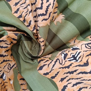 Tela de algodón con estampado de tigre verde: ideal para proyectos de costura, acolchado o manualidades (voile, 112 cm de ancho)