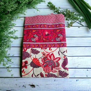 Hand Block Print Bedsheet with 2 Pillow:90-108 inches (queen size)Pillow 18 x 27 inches