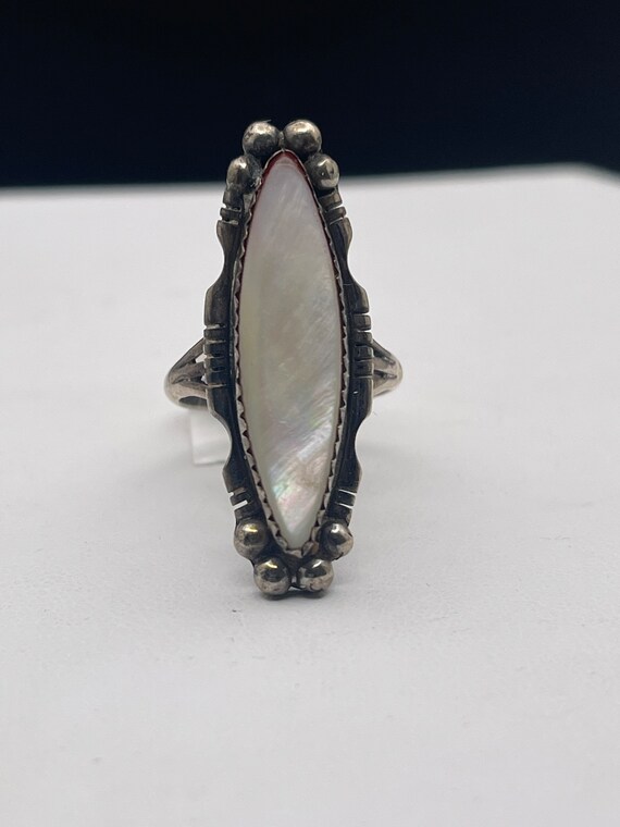 Vintage Navajo mother of pearl ring - image 3