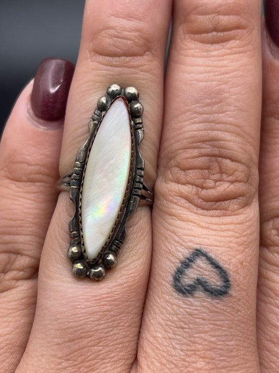 Vintage Navajo mother of pearl ring - image 6