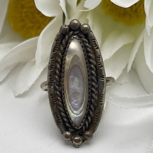 Vintage Navajo mother of pearl ring