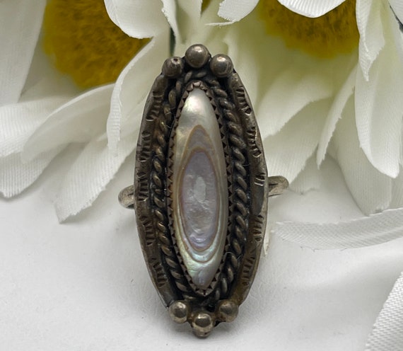 Vintage Navajo mother of pearl ring - image 1