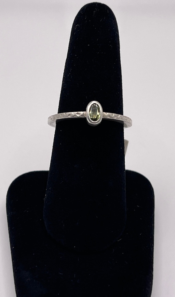 Vintage 925 sterling silver peridot ring